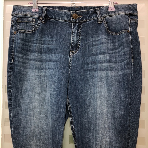 🎉3xHP🎉 LANE BRYANT Boot Cut Genuine Fit Jeans Distressed Stretch Size 16R NEW! - Picture 2 of 13